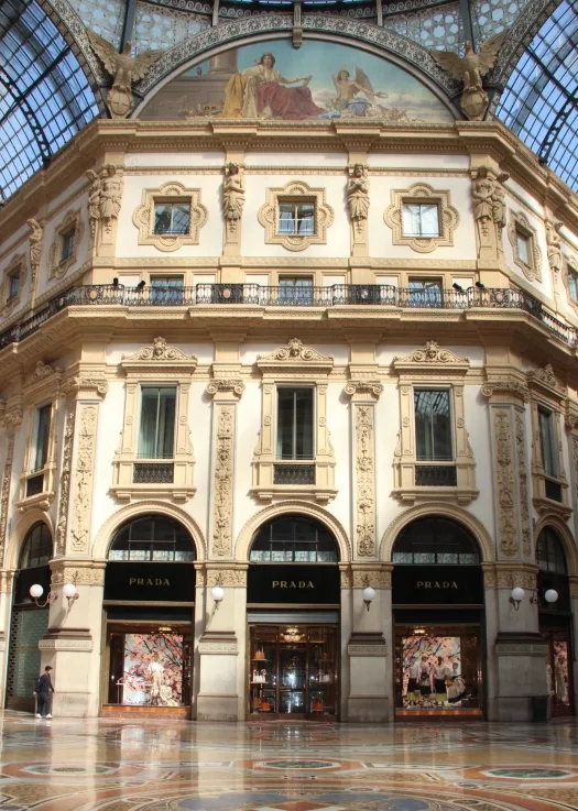 Galleria Vittorio Emanuele, facade with paintings